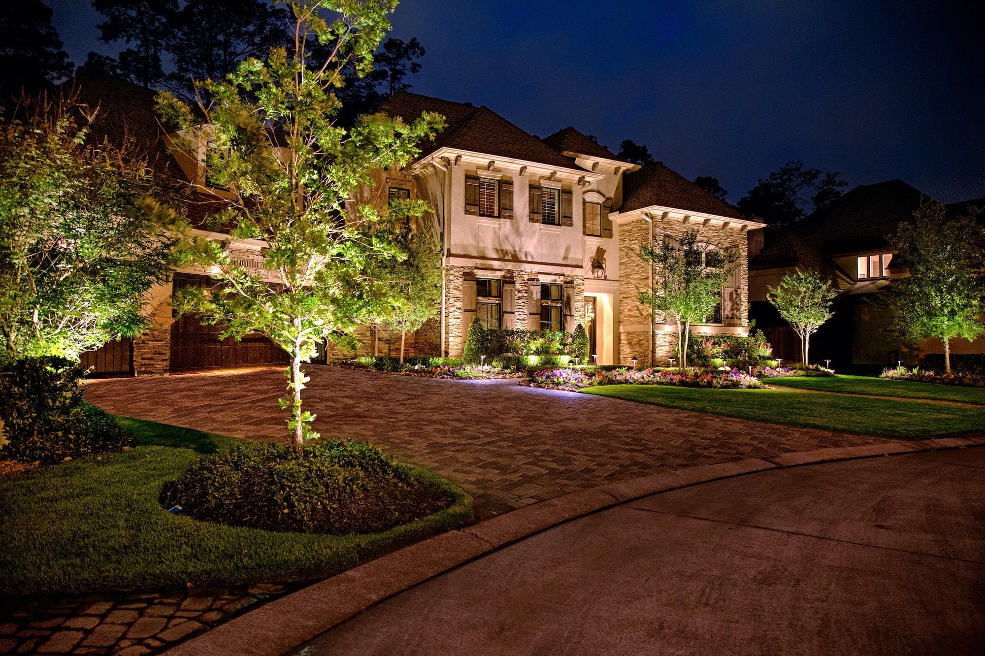 Crafting Nightscapes: Architectural Lighting Masterpieces by Bizneeroufl